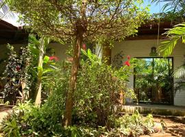 CASITA MADAME, guest house in Puerto López