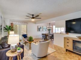 5 Mi to Ocotillo Golf Course Chic Sun Lakes Home!, hotel in Sun Lakes