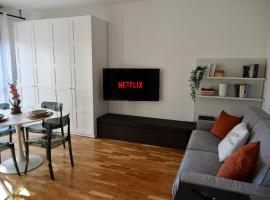 Micky house-WiFi Netflix Garage, cheap hotel in Arcore
