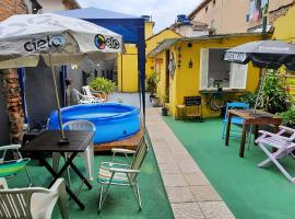 Quintal da Bella Hostel, hotel near Shopping Patio Iporanga, Santos