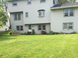 Family-Friendly Home CLOSE to SYR Univ DWNTWN & THE DOME! Location Location Location, hotel in Syracuse