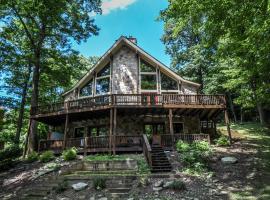 Slip Away Chalet, holiday home in McHenry