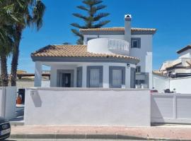 Detached 3 Bed Spanish Villa, hotel with parking in Murcia