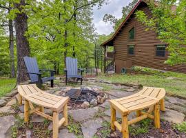 Beaver Lake Vacation Rental with Private Hot Tub!, vila v destinaci Eureka Springs