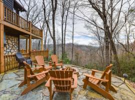 Mountain-View Robbinsville Cabin with Hot Tub!, hotel in Robbinsville