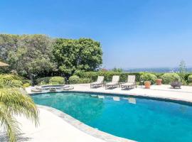 Amazing View-Pool-Spa Home Near Universal Studios & Beverly Hills, villa in Los Angeles