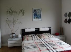 Privatzimmer Boardinghouse/Messe Düsseldorf、フィーアゼンのホテル