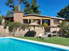 Hermosa casa frente al rio icho cruz 10 personas, hótel í Villa Icho Cruz