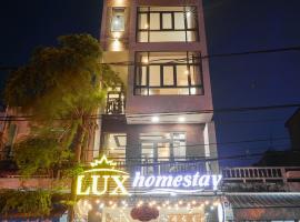 Lux Quy Nhon Homestay โฮมสเตย์ในกวีเญิน