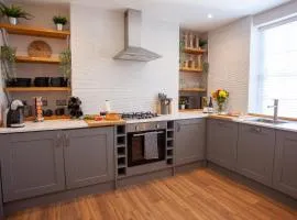 Oxford Street Grand Apartment- free evening parking