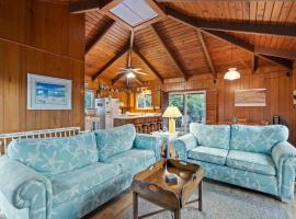 Dogwood Treehouse home, hotel in Pine Knoll Shores