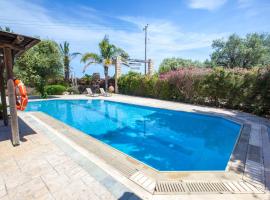 Olive Grove Villas, hotel v destinaci Lachi