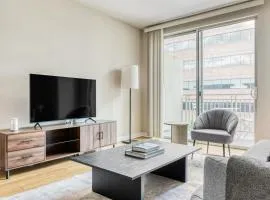 Downtown 1BR w Pool WD Gym nr 7th St Metro LAX-605