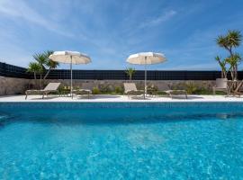 Villa Ora with Heated pool, Whirlpool, 4 bedrooms, hotel a Grohote