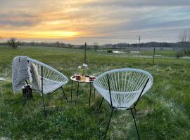 Tullesbo Sätesgård, glamping site sa Sjöbo