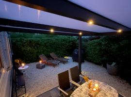 PURE - Chalet Zeeland - garden out of sight, casa de férias em Hoek