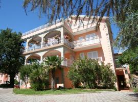 Apartments and Rooms Njivice, hotel v destinaci Njivice