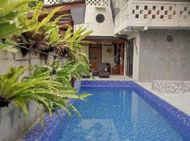 Homey Vacation Villa (Omah Warisan Ciawi), cottage in Pasirmuncang 1