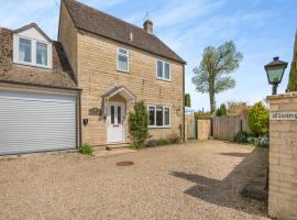 Elvington Cottage - Family-friendly cheerful house at the heart of the Cotswolds: Bourton on the Water şehrinde bir kulübe