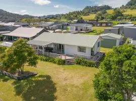 Sandy Feet Retreat - Cooks Beach Holiday Home