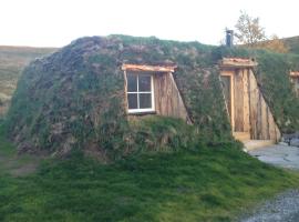 Modern turf house – gospodarstwo wiejskie 