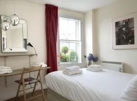 Royal Mile Apartment, 1 minute from the castle.
