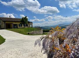 Villa Cavalieri in Vedriano、Roncovetroのホットタブ付きホテル