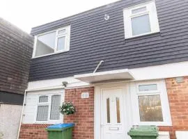 Immaculate 4-Bed House in Southampton