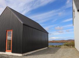 North Light Studio, hotel with parking in Carinish