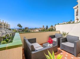 Amazing apartment with sea view & big terrace, bolig ved stranden i Mijas