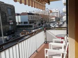 Amplio y soleado Alquilo apartamento entero de 3 hab 5 pax، فندق عائلي في زاروتز