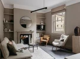 The Curator's Apartment - Spacious 2 Bedrooms