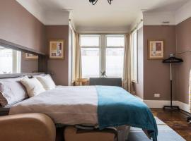 Modern Private Studio Room: Londra, Bounds Green yakınında bir otel