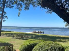 * The Dock Condo * Waterfront zen in Bluewater, hotel in Niceville