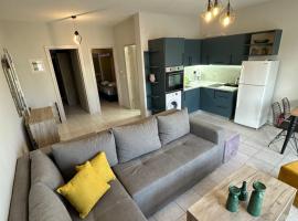 MosHouse Apartment ! 2 Bedrooms Apartment!!, huisdiervriendelijk hotel in Néa Péramos