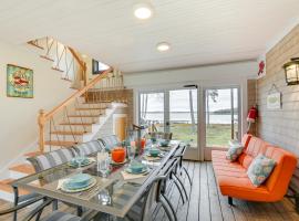 Waterfront Deer Isle Apartment with Fire Pit、Deer Isleの駐車場付きホテル