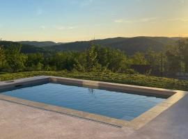 Vacances Vallée de la Dordogne, вілла у місті Суяк