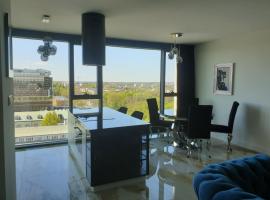 RS SUITES PRESTIGE 14 piętro "SKY" Racławickie 10 HOME & SPA, spa hotel in Lublin