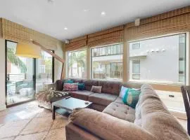 Sunny City Living Dog-friendly condo with office - pool, hot tub, and fitness center