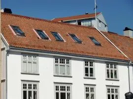 Sentral og solrik lofts leilighet, med 2 soverom