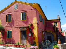 Yangos traditional home, hotel ieftin din Kouramádes