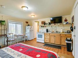 Whittier Vacation Rental Cabin in Tranquil Setting, hotel met jacuzzi's in Whittier