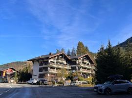 Ischwarzsee, hotel sa parkingom u gradu Plaffeien