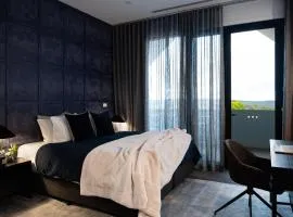 Mysa Daylesford- stylish design with pool