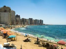 Furnished Apartment - Beach view "Nearest Beach 2 minutes walking" - Free Wifi- Abo keer - Alexandria - Egypt, hotel en Abū Qīr