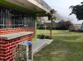 casa de campo con huerta al aire libre, hotell i Lima