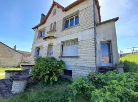 Charmant T3 rénové avec jardin et garage, centre-ville de La Roche-Posay - FR-1-541-99