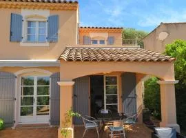 Maison lumineuse avec terrasse, accès piscines, parking privatif – La Croix-Valmer - FR-1-726-22