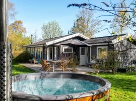 Stunning Home In Fllenslev With Wifi And 3 Bedrooms, casa vacanze a Føllenslev