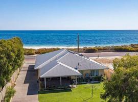 The Dunes Pet Friendly Beachfront Family Retreat Busselton, cottage in Busselton